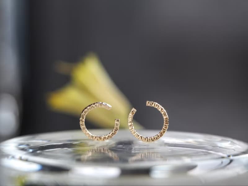 14kgf- sparkle square cut ear cuff (small size)