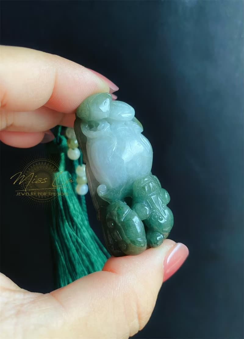 天然緬甸玉 翡翠 翹色巧雕 油青 如意 三腳金蟾 招財進寶 包掛