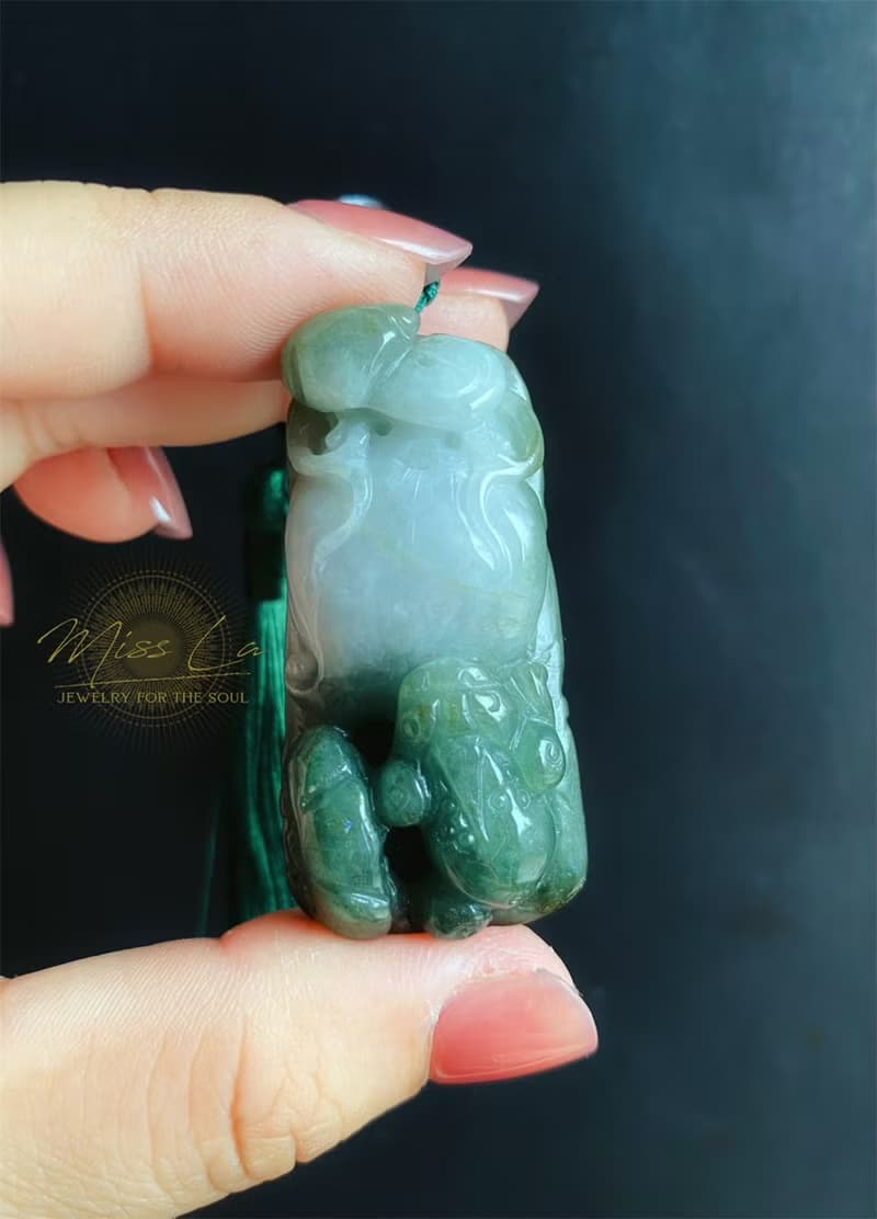 天然緬甸玉 翡翠 翹色巧雕 油青 如意 三腳金蟾 招財進寶 包掛