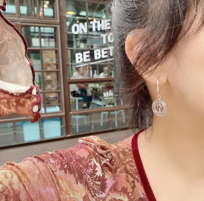MIH金工首飾 | 沈浸在愛裡 - 十字架純銀耳環 cross earrings