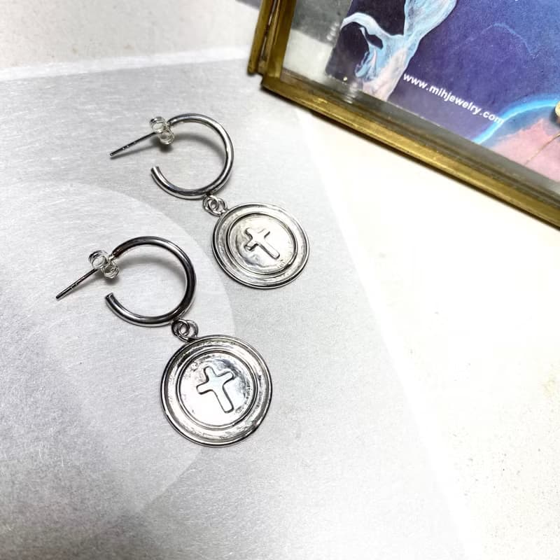 MIH金工首飾 | 沈浸在愛裡 - 十字架純銀耳環 cross earrings