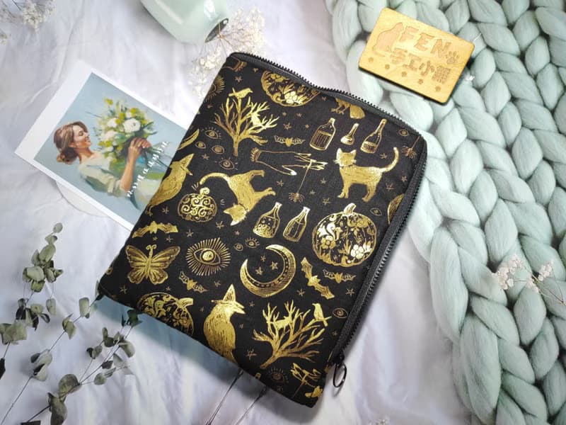 動物系列-美國限量布滿版黑底燙金貓與鳥布L型拉鍊袋電子書保護套