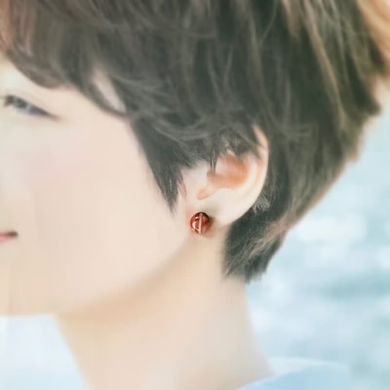 オフィスにも　サードオニキス 金継ぎ ライン ピアス イヤリング ノンホールピアス 小さい 小ぶり シンプル 天然石 オレンジ 橙 ゴールド 金 白 ホワイト