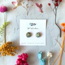 耳元に咲く お花 陶器 ピアス イヤリング ノンホールピアス 小ぶり 小さい 伝統工芸 やきもの 陶磁器 シンプル 丸 ゴールド 金 グリーン 緑 水色