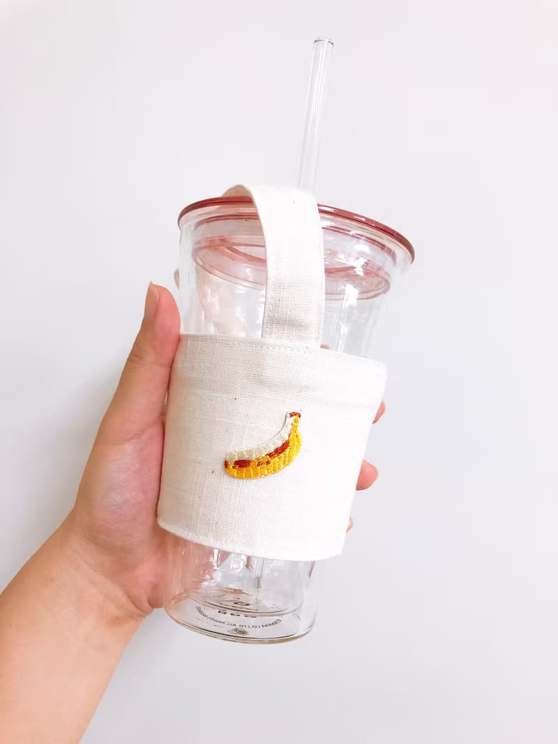 【小熊比比】香蕉刺繡米白飲料杯袋