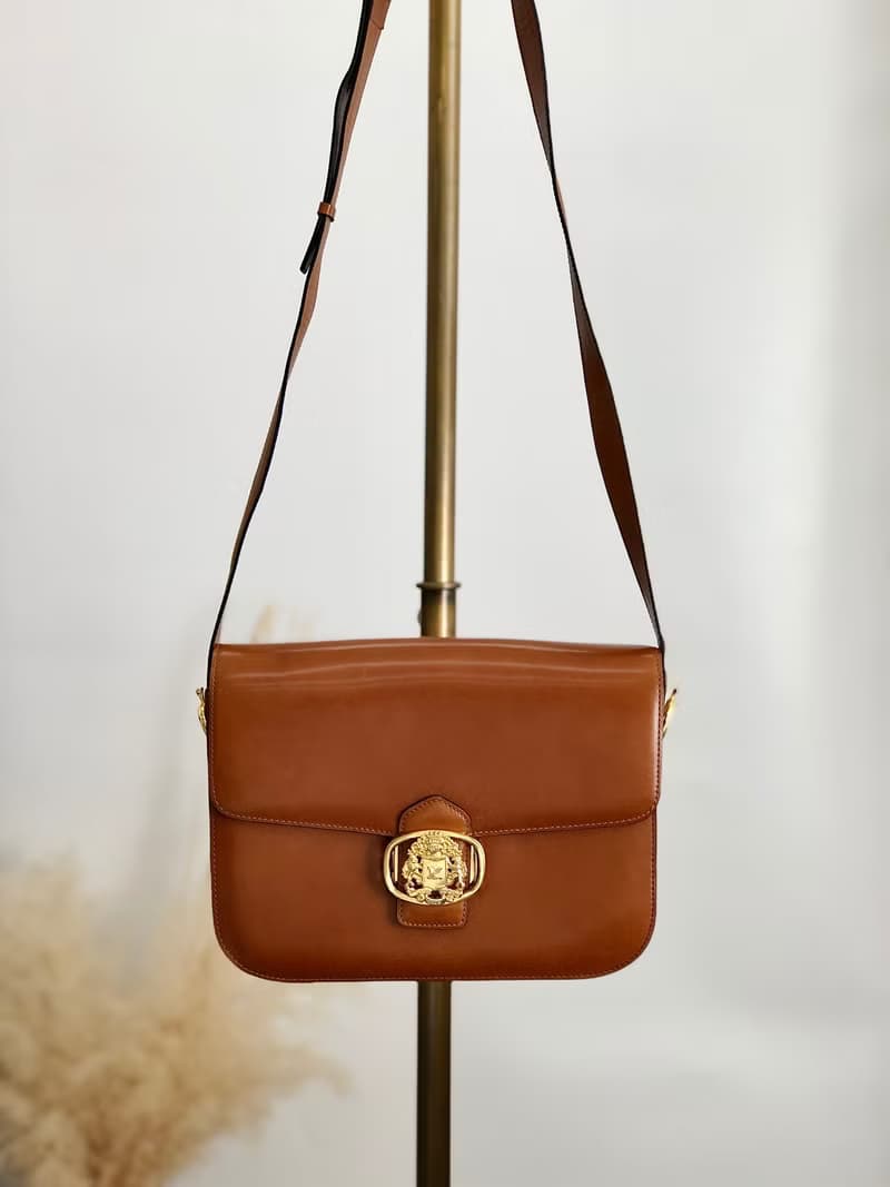 【 日本直送　名牌中古包 】CELINE セリーヌ ショルダーバッグ キャメル エンブレム レザー vintage ヴィンテージ オールド 4zs7bs