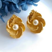 Vintage Jewelry 西洋古董飾品 啞光 立體仿珠花卉  針式耳環
