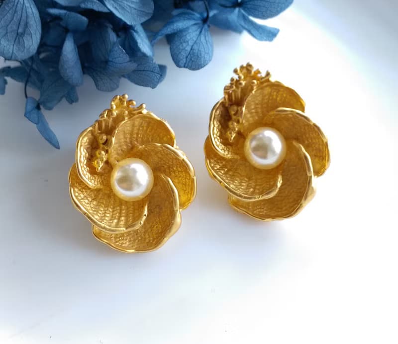 Vintage Jewelry 西洋古董飾品 啞光 立體仿珠花卉  針式耳環