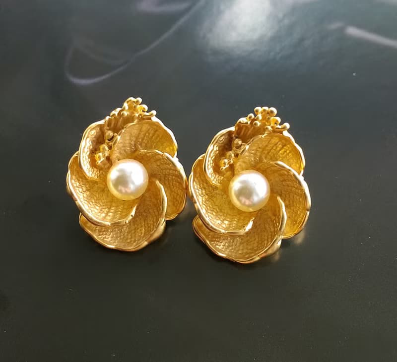 Vintage Jewelry 西洋古董飾品 啞光 立體仿珠花卉  針式耳環