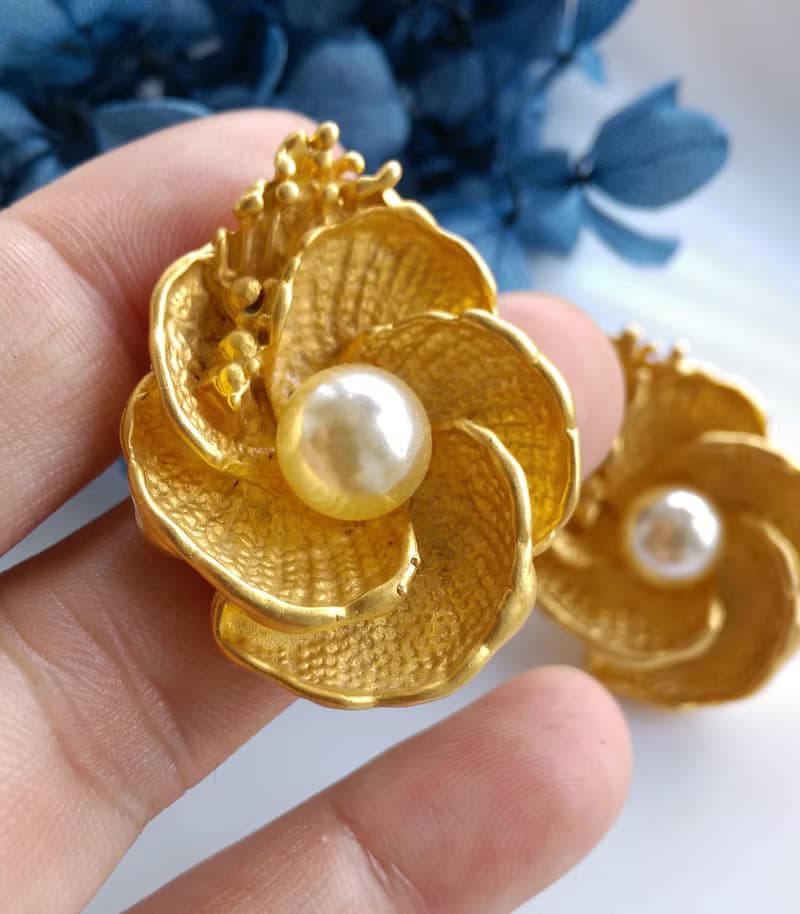Vintage Jewelry 西洋古董飾品 啞光 立體仿珠花卉  針式耳環