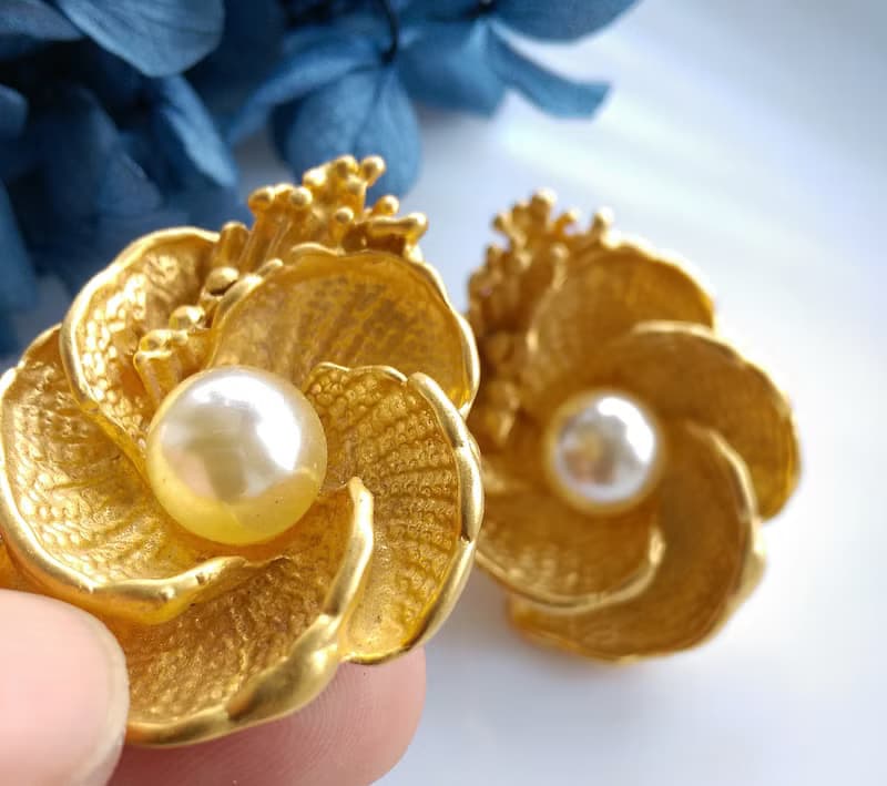 Vintage Jewelry 西洋古董飾品 啞光 立體仿珠花卉  針式耳環