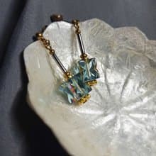 海藍方塊垂墜短耳環