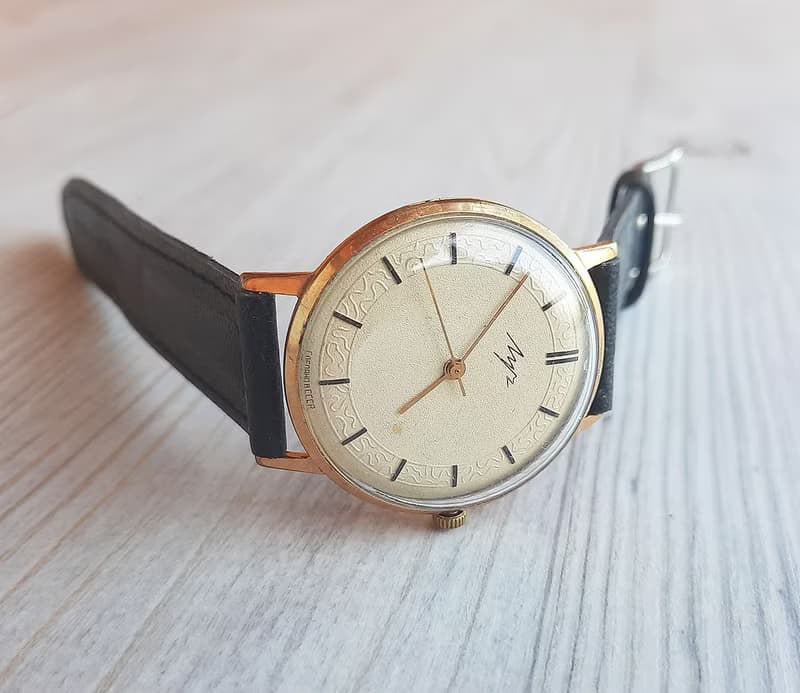 Luch 2209 Soviet wind up mens wrist watch - mechanic AU 12.5 gold plated watch