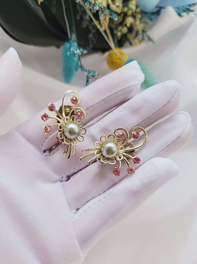 美國西洋古董飾品 / 粉色萊茵人造灰珍珠花束夾式耳環 復古首飾