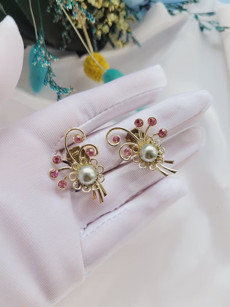 美國西洋古董飾品 / 粉色萊茵人造灰珍珠花束夾式耳環 復古首飾