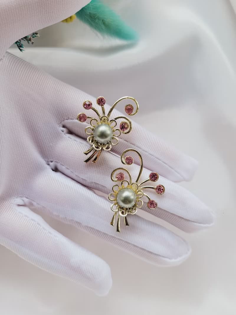 美國西洋古董飾品 / 粉色萊茵人造灰珍珠花束夾式耳環 復古首飾