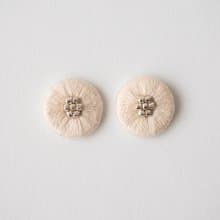 刺繍ピアスorイヤリング　アイボリー　春夏　シンプル