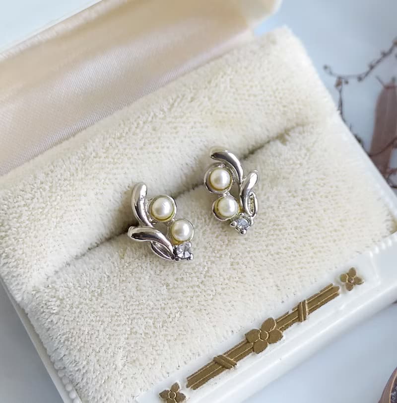 Vintage Jewelry 西洋古董飾品 秀氣小仿珠 小巧貼耳 針式耳環