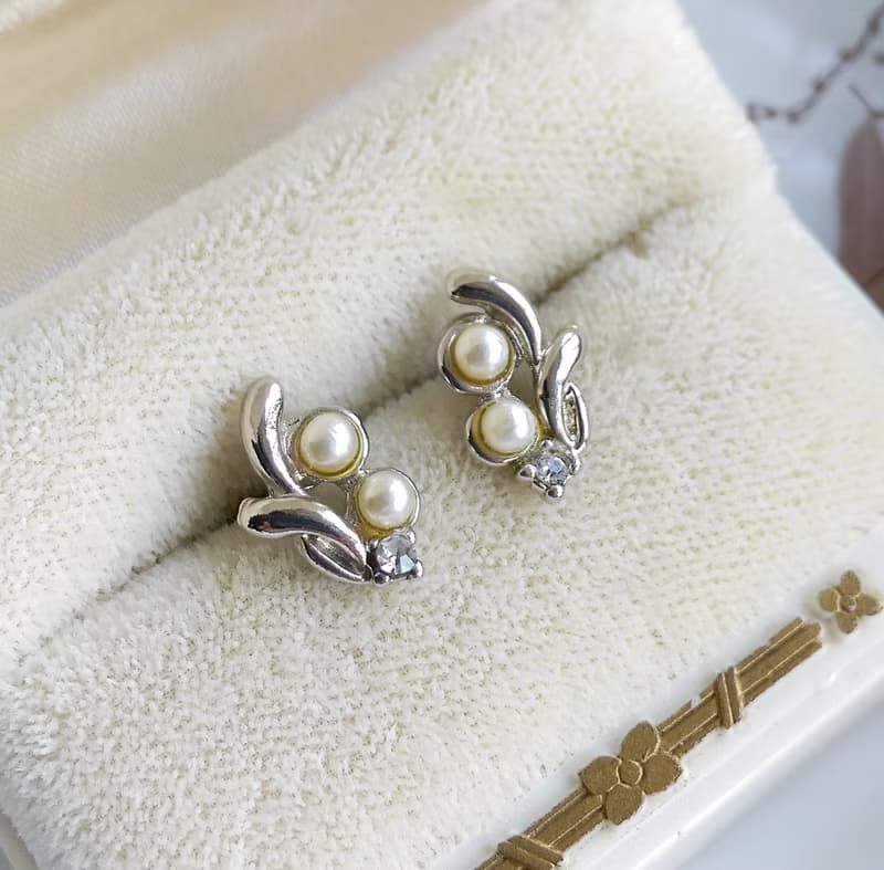 Vintage Jewelry 西洋古董飾品 秀氣小仿珠 小巧貼耳 針式耳環