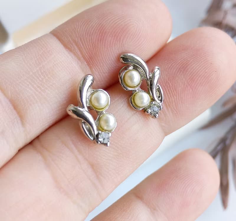 Vintage Jewelry 西洋古董飾品 秀氣小仿珠 小巧貼耳 針式耳環