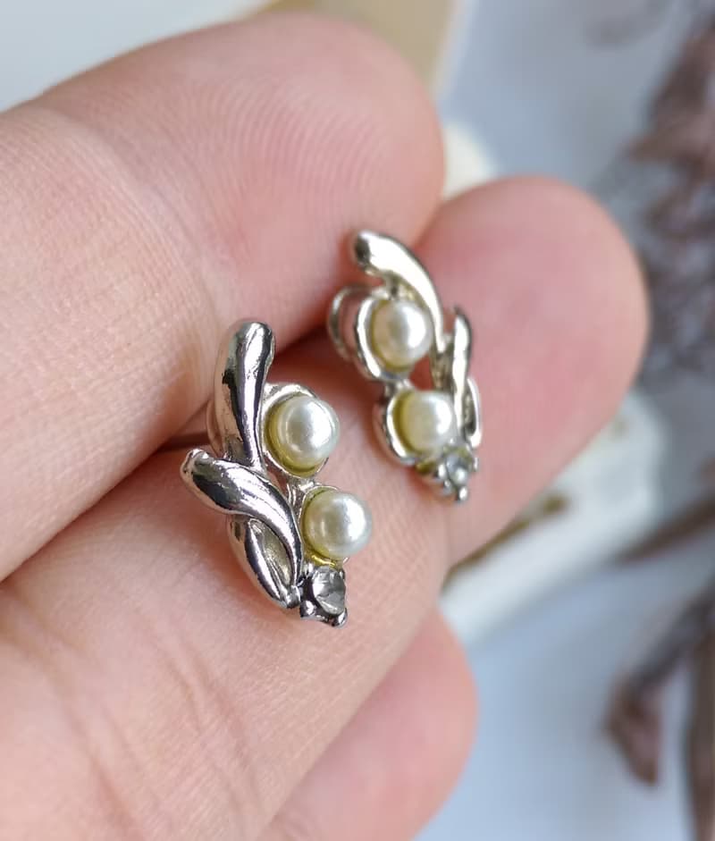 Vintage Jewelry 西洋古董飾品 秀氣小仿珠 小巧貼耳 針式耳環