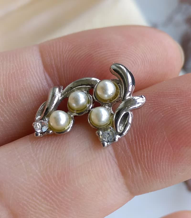 Vintage Jewelry 西洋古董飾品 秀氣小仿珠 小巧貼耳 針式耳環