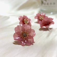 【若桑】山茶花Camelia /乾燥玫瑰色。鋯石/貼耳耳環。11月誕生花