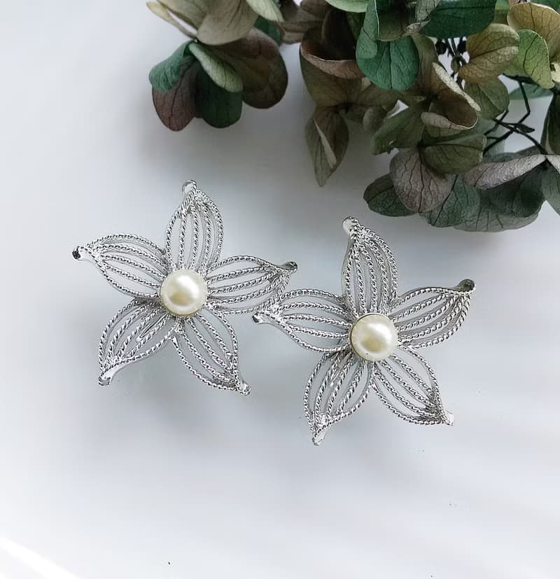 【西洋古董飾品 】SARAH COV 1966年 Moon Flower 系列 夾式耳環