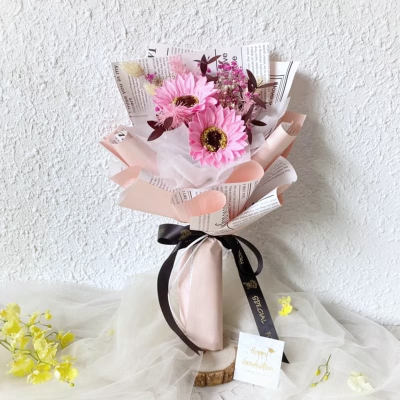 畢業花束 熱門款 淡香向日葵花束 甜甜粉 畢業季 乾燥花 畢業禮物