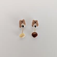 朝ごはんはおにぎり派のくま　刺繍ピアス/イヤリング