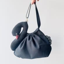 スワン【 ポーチM 】黒鳥巾着ハンドバッグ　30日程で発送