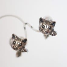 まねき猫イヤリング ピクシー 片耳 / SILVER