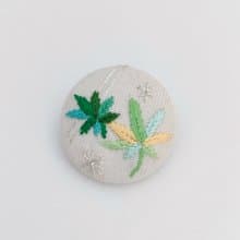 青もみじのミニ刺繍ブローチ
