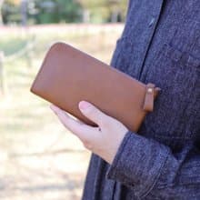 小さい薄型長財布  お札がピッタリはいる  小さく機能的で使いやすい 超軽量で水や傷に強い丈夫な上質人工皮革製