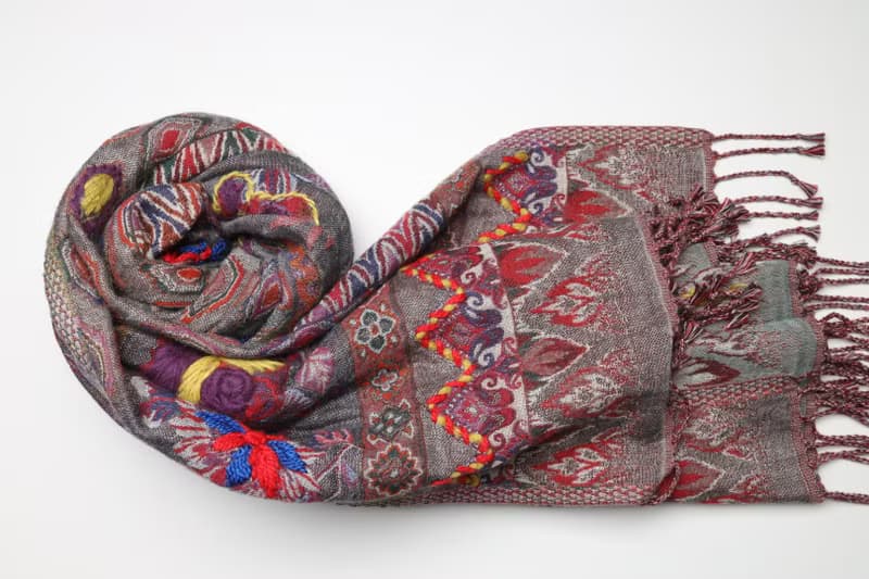 【畢業禮物】喀什米爾水煮羊毛手工刺繡圍巾披肩牛仔灰紫玫瑰花