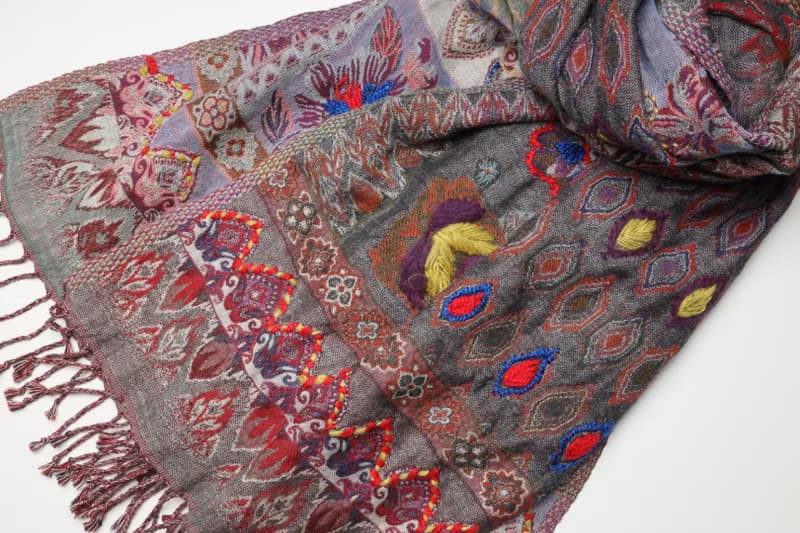 【畢業禮物】喀什米爾水煮羊毛手工刺繡圍巾披肩牛仔灰紫玫瑰花