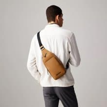 【免費升級送禮包裝】維克多-D 胸包-淺棕/BF512-22-CS