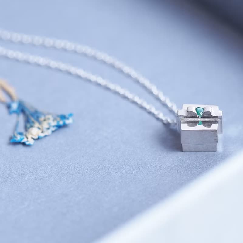 エメラルド プチ ギフト ボックス ネックレス シルバー925