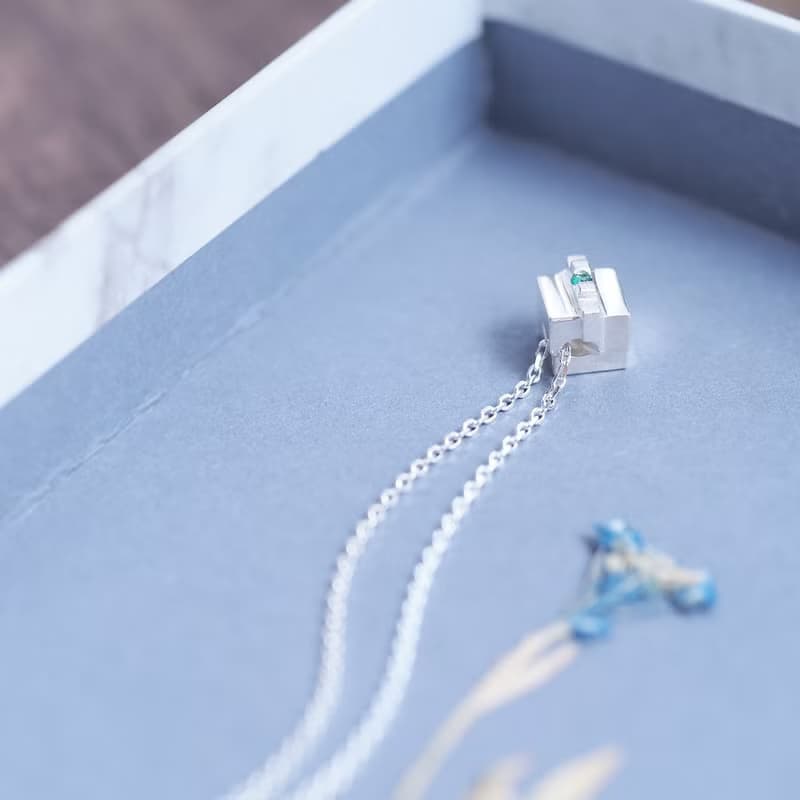 エメラルド プチ ギフト ボックス ネックレス シルバー925
