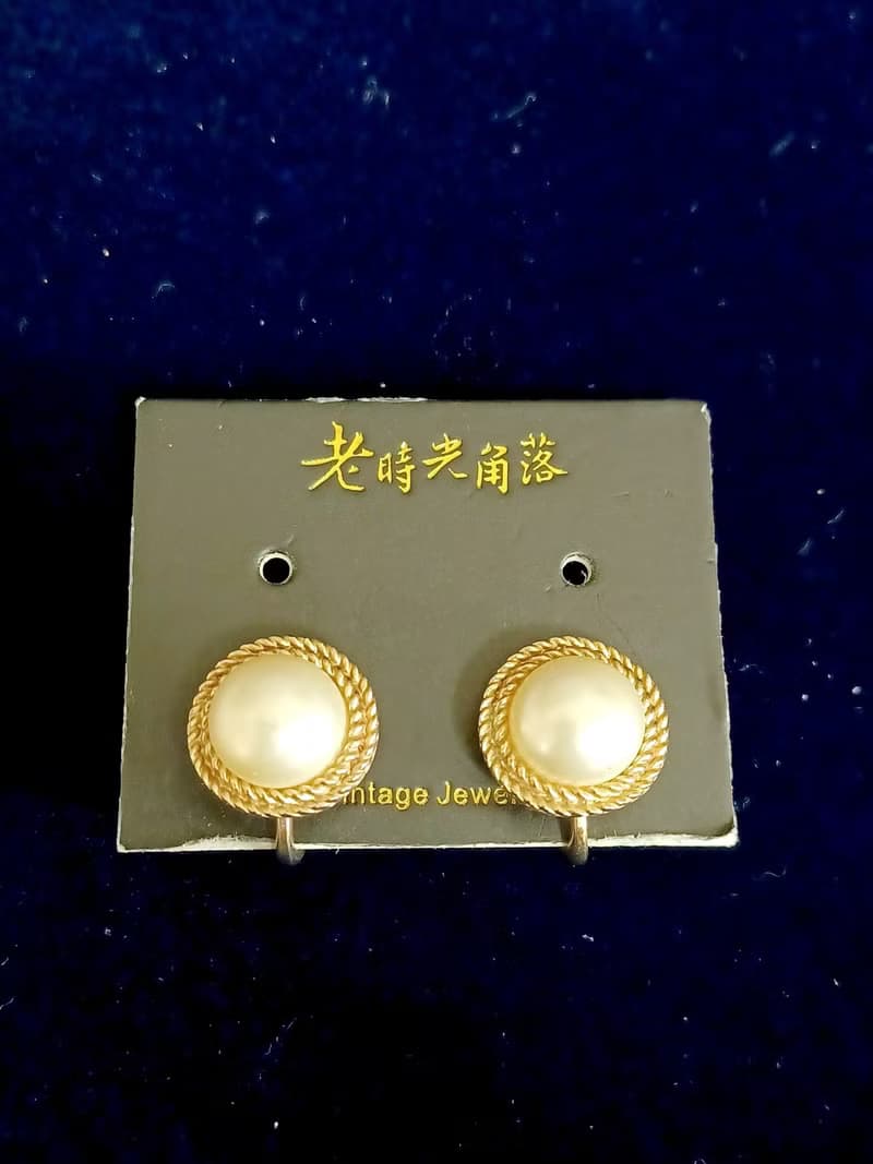 vintage jewelry Trifari 典雅金色仿珍珠圓形夾式耳環