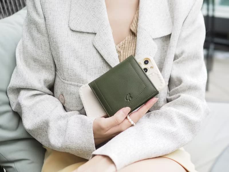 Hannah (Moss Green) : Small leather short wallet, folded wallet, Mini wallet