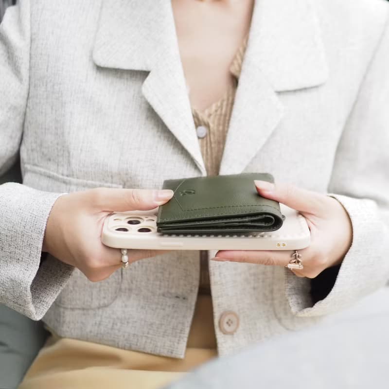 Hannah (Moss Green) : Small leather short wallet, folded wallet, Mini wallet