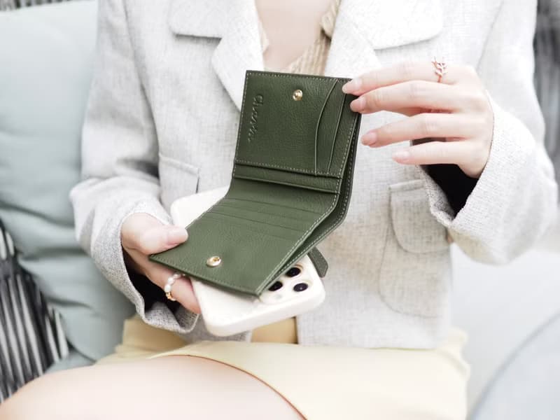 Hannah (Moss Green) : Small leather short wallet, folded wallet, Mini wallet