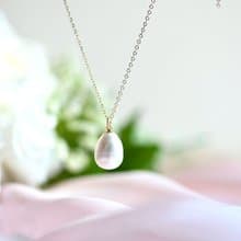 幸せを運んでくれる　大粒ドロップ淡水パールのネックレス　6月誕生石