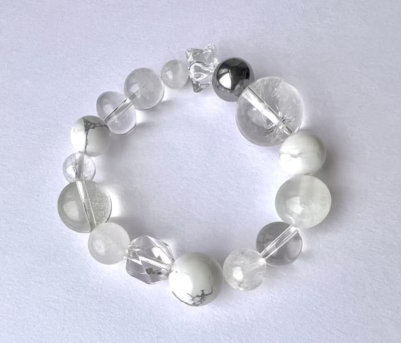 ||冬雪|| 淨化能量水晶手環。白幽靈/鈦赫茲/月光石/白松石