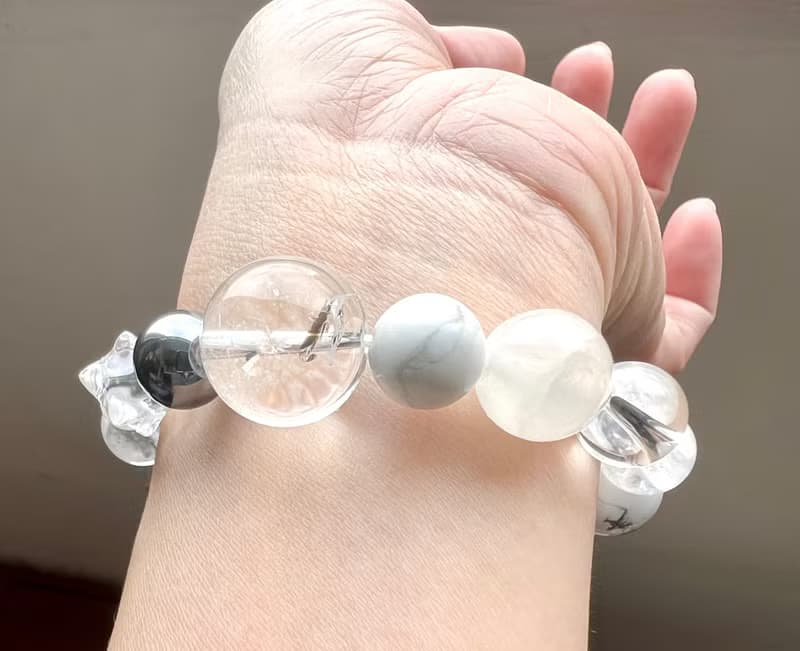 ||冬雪|| 淨化能量水晶手環。白幽靈/鈦赫茲/月光石/白松石