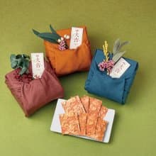 【中秋節】祈福花插風呂敷月光寶盒B款(濃脆手工杏仁厚瓦片4入)