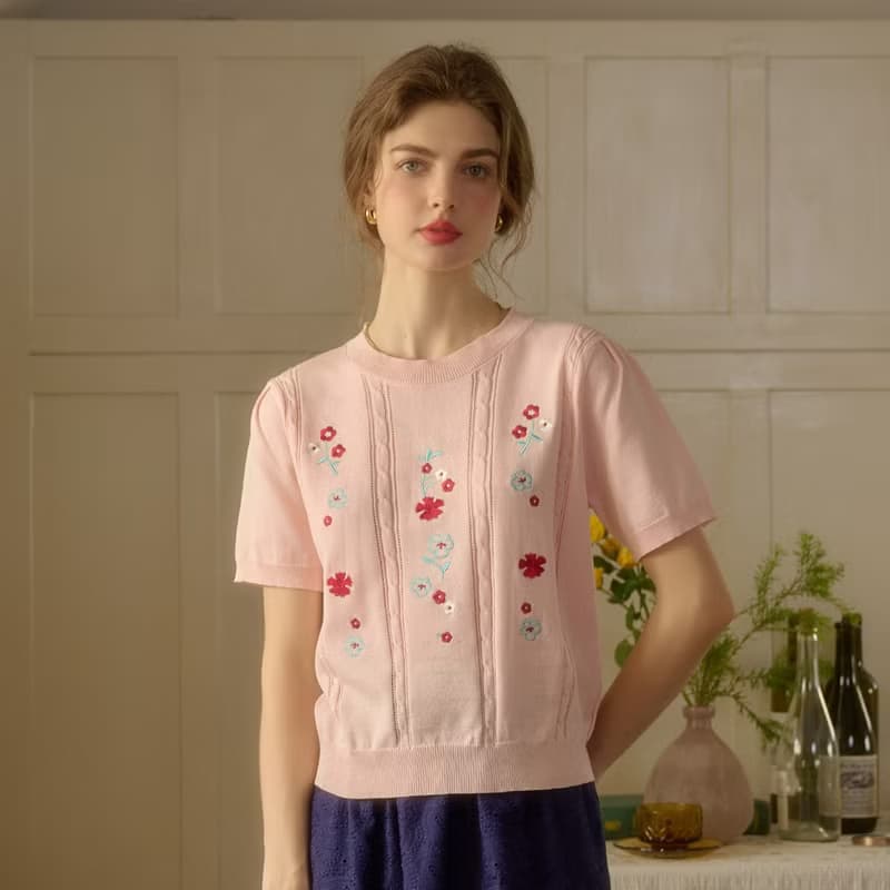 Isolde 圓領碎花刺繡上衣