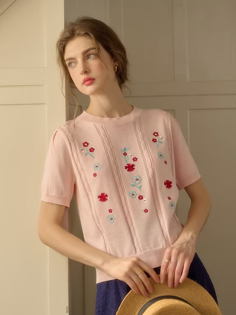 Isolde 圓領碎花刺繡上衣