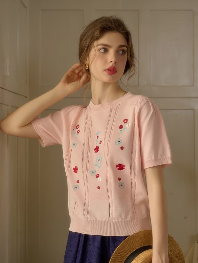 Isolde 圓領碎花刺繡上衣